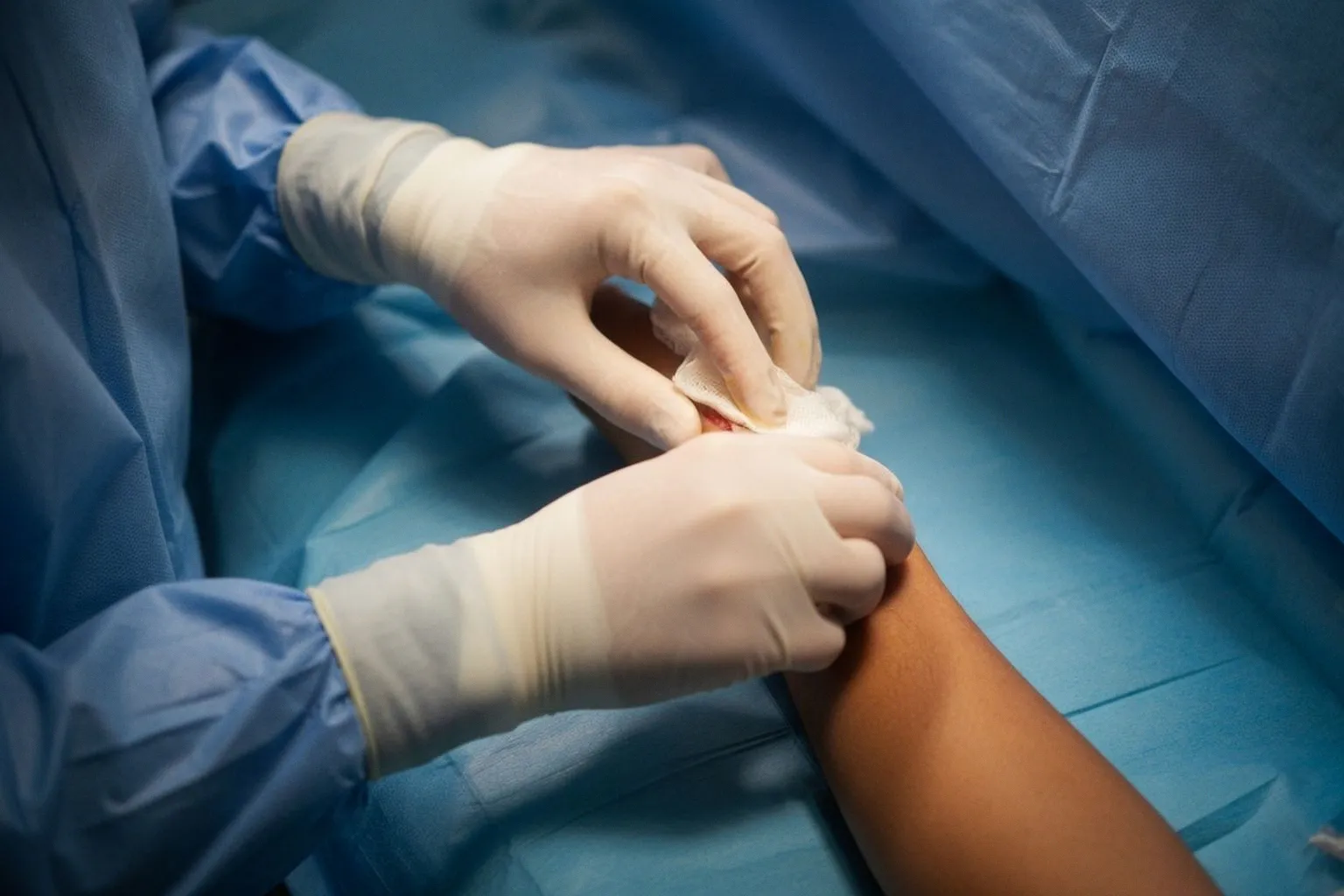 Krótsza antybiotykoterapia po operacjach ortopedycznych równie skuteczna co długa